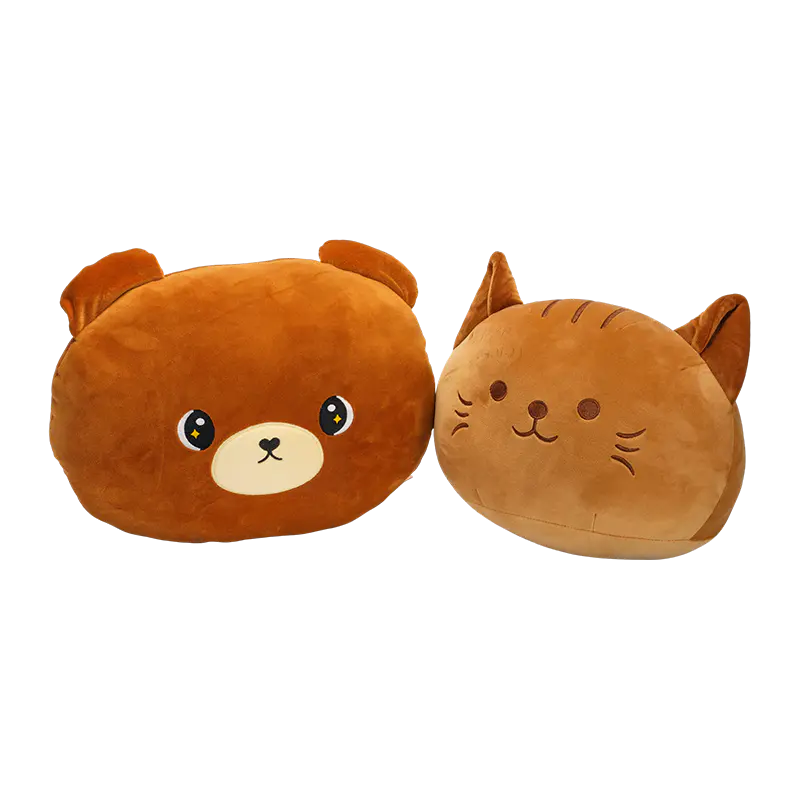 Piliúir plush le téamaí béar & cat